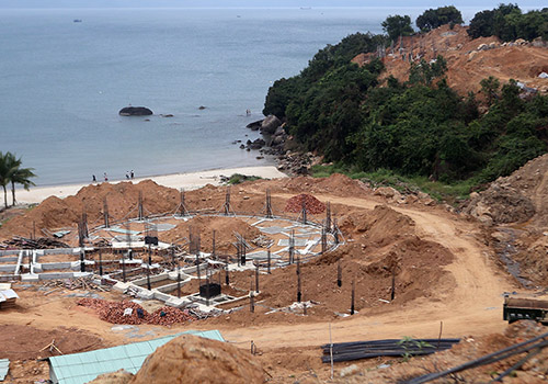Chuyên[-]gia[-]lo[-]bán[-]đảo[-]Sơn[-]Trà[-]bị[-]phá[-]hủy[-]vì[-]bê[-]tông[-]hóa